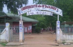 L'entrée principale de la faculté de droit et de gestion de l'université de N'Djamena.